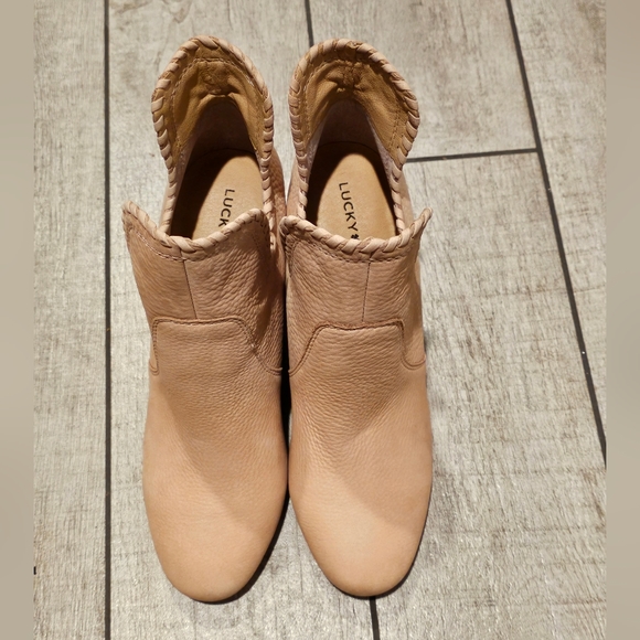 New LUCKY BRAND Womens Tan Cut Outs Sivya Round Toe Slip On Leather Booties 8.5 - Picture 4 of 6
